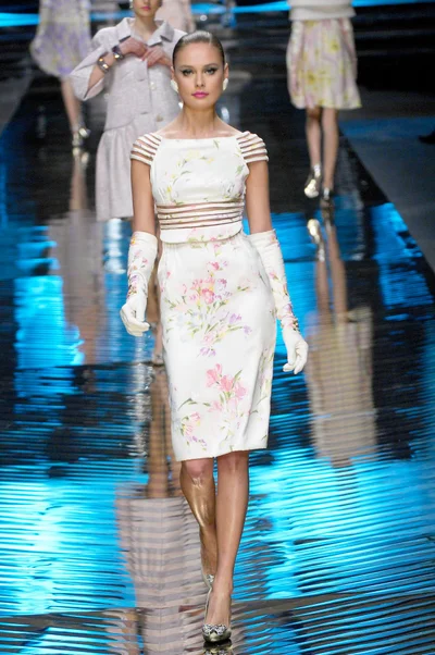 Look 16